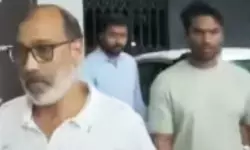 കൊച്ചിയിലെ ഇഡി ഓഫിസിലെത്തി വിജിലന്സ് സംഘം; തെളിവുകള് ശേഖരിക്കുന്നു കൊച്ചിയിലെ ഇഡി ഓഫിസിലെത്തി വിജിലന്സ് സംഘം; തെളിവുകള് ശേഖരിക്കുന്നു