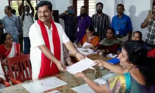 എല്‍ഡിഎഫ് സ്ഥാനാര്‍ഥി എം സ്വരാജ് നാമനിര്‍ദേശപത്രിക സമര്‍പ്പിച്ചു