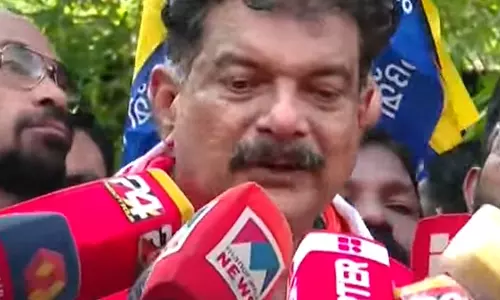 നിലമ്പൂര് ഉപതിരഞ്ഞെടുപ്പ്: പി വി അന്വര് നാമനിര്ദേശപത്രിക സമര്പ്പിച്ചു നിലമ്പൂര് ഉപതിരഞ്ഞെടുപ്പ്: പി വി അന്വര് നാമനിര്ദേശപത്രിക സമര്പ്പിച്ചു