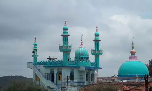 വിശാല്ഗഡ് കോട്ടയിലെ ദര്ഗയില് ബലി ചടങ്ങുകള്ക്ക് അനുമതി നല്കി ഹൈക്കോടതി വിശാല്ഗഡ് കോട്ടയിലെ ദര്ഗയില് ബലി ചടങ്ങുകള്ക്ക് അനുമതി നല്കി ഹൈക്കോടതി