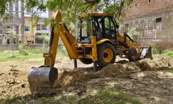 സംഭലില് ഖബര്സ്ഥാനില് ബുള്ഡോസര് രാജ് സംഭലില് ഖബര്സ്ഥാനില് ബുള്ഡോസര് രാജ്