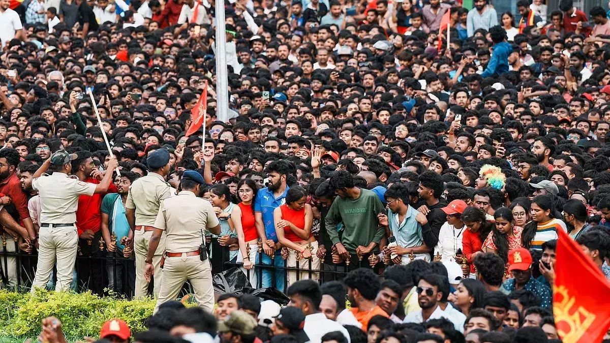 ആഘോഷം ദുരന്തത്തില്‍ കലാശിച്ചപ്പോഴും വിജയം സമൂഹമാധ്യമങ്ങളില്‍ പങ്കുവച്ച് ആര്‍സിബി; പ്രതിഷേധം കനത്തു; വീഡിയോ പിന്‍വലിച്ചു