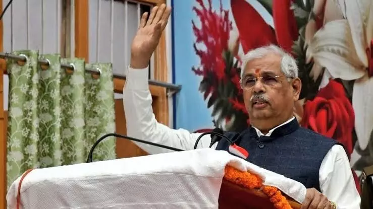 ഭാരതാംബയുടെ ചിത്രത്തിനു മുന്നിൽ പുഷ്പാർച്ചന നടത്തണമെന്നാവശ്യം: പരിസ്ഥിതിദിന പരിപാടി മാറ്റി സർക്കാർ