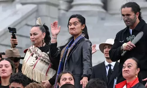 ന്യൂസിലാന്ഡ് പാര്ലമെന്റില് ഹക്ക ചെയ്ത എംപിമാര്ക്ക് സസ്പെന്ഷന് ന്യൂസിലാന്ഡ് പാര്ലമെന്റില് ഹക്ക ചെയ്ത എംപിമാര്ക്ക് സസ്പെന്ഷന്