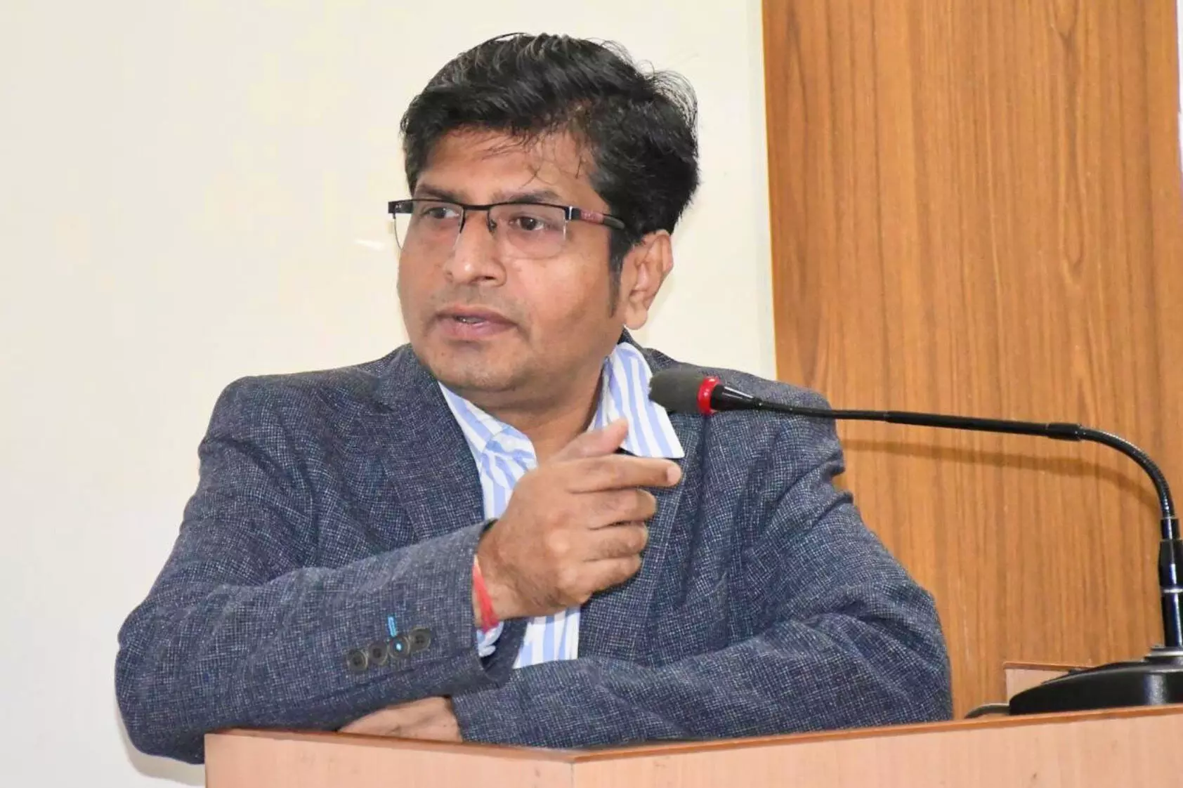 മുന്‍ ഐസിഎച്ച്ആര്‍ മെംബര്‍ സെക്രട്ടറിയും അഖില ഭാരതീയ ഇതിഹാസ്! സങ്കലന്‍ യോജന അംഗവുമായ ഉമേഷ് അശോക് കദം. ട്വിറ്റര്‍/എക്‌സില്‍ നിന്നുള്ള ചിത്രം.