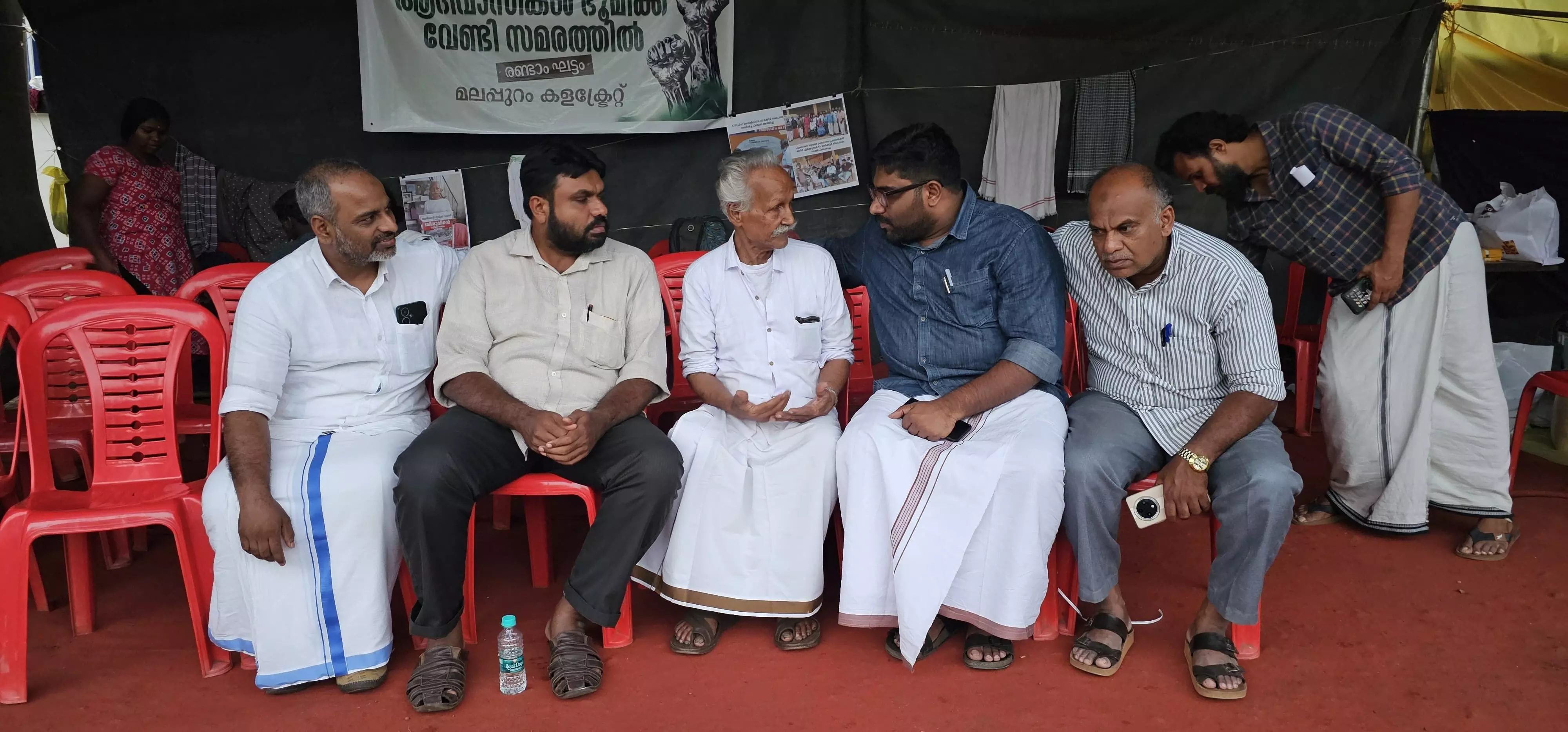 നിലമ്പൂര്‍ ആദിവാസി ഭൂസമരം; എസ്ഡിപിഐ നേതാക്കള്‍ സമര പന്തല്‍ സന്ദര്‍ശിച്ചു