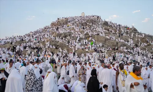 വിശ്വസാഹോദര്യത്തിന്റെ വിളംബരവുമായി അറഫയില്‍ ഒത്തുചേര്‍ന്ന് ഹാജിമാര്‍