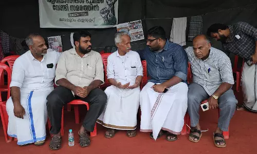 നിലമ്പൂർ ആദിവാസി ഭൂസമരം; എസ്ഡിപിഐ നേതാക്കൾ സമര പന്തൽ സന്ദർശിച്ചു