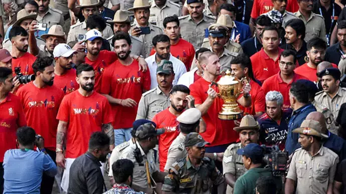 ആര്സിബി വിജയാഘോഷം സ്വകാര്യ പരിപാടി; 11 പേര് മരിച്ച സംഭവത്തിന് ഉത്തരവാദി ആര്സിബി: കര്ണാടക സര്ക്കാര് ആര്സിബി വിജയാഘോഷം സ്വകാര്യ പരിപാടി; 11 പേര് മരിച്ച സംഭവത്തിന് ഉത്തരവാദി ആര്സിബി: കര്ണാടക സര്ക്കാര്