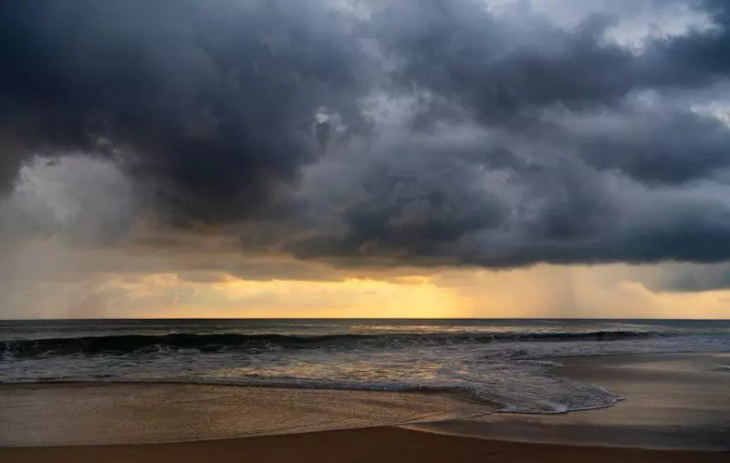 തെക്കന്‍ ചൈന കടലിലെ ന്യൂനമര്‍ദ്ദം അര്‍ദ്ധരാത്രിയോടെ ചുഴലിക്കാറ്റായേക്കും; നാളെമുതല്‍ കേരളത്തില്‍ മഴ കനക്കും