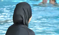 ബീച്ചുകളിലും നീന്തല്ക്കുളങ്ങളിലും സ്ത്രീകള് ബുര്ഖ ധരിക്കല് നിര്ബന്ധമാക്കി സിറിയ ബീച്ചുകളിലും നീന്തല്ക്കുളങ്ങളിലും സ്ത്രീകള് ബുര്ഖ ധരിക്കല് നിര്ബന്ധമാക്കി സിറിയ