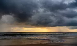 തെക്കന്‍ ചൈന കടലിലെ ന്യൂനമര്‍ദ്ദം അര്‍ദ്ധരാത്രിയോടെ ചുഴലിക്കാറ്റായേക്കും; നാളെമുതല്‍ കേരളത്തില്‍ മഴ കനക്കും