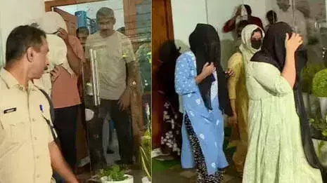 മലാപ്പറമ്പ് സെക്സ് റാക്കറ്റ് കേസ്: രണ്ട് പോലിസുകാരെ പ്രതി ചേര്ത്തു മലാപ്പറമ്പ് സെക്സ് റാക്കറ്റ് കേസ്: രണ്ട് പോലിസുകാരെ പ്രതി ചേര്ത്തു