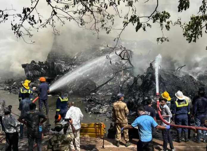 അഹമ്മദാബാദ് വിമാന ദുരന്തം; ചിത്രങ്ങളിലൂടെ അഹമ്മദാബാദ് വിമാന ദുരന്തം; ചിത്രങ്ങളിലൂടെ