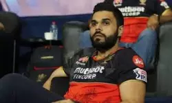 ബംഗളൂരു ദുരന്തം; ആര്സിബി മാര്ക്കറ്റിങ് മേധാവിയെ ഇടക്കാല ജാമ്യത്തില് വിടാന് ഉത്തരവ് ബംഗളൂരു ദുരന്തം; ആര്സിബി മാര്ക്കറ്റിങ് മേധാവിയെ ഇടക്കാല ജാമ്യത്തില് വിടാന് ഉത്തരവ്