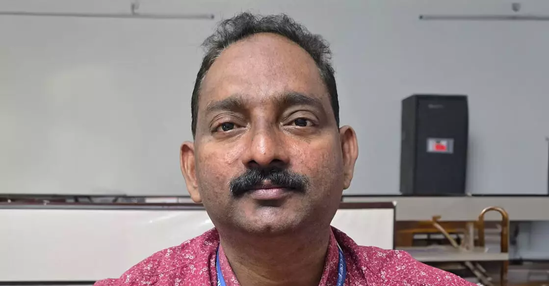 അഹമ്മദാബാദില്‍ വിമാനാപകടത്തില്‍ മരിച്ച രഞ്ജിതയ്ക്കെതിരേ അധിക്ഷേപ പരാമര്‍ശം നടത്തിയ ജൂനിയര്‍ സൂപ്രണ്ട് എ പവിത്രന്‍ അറസ്റ്റില്‍