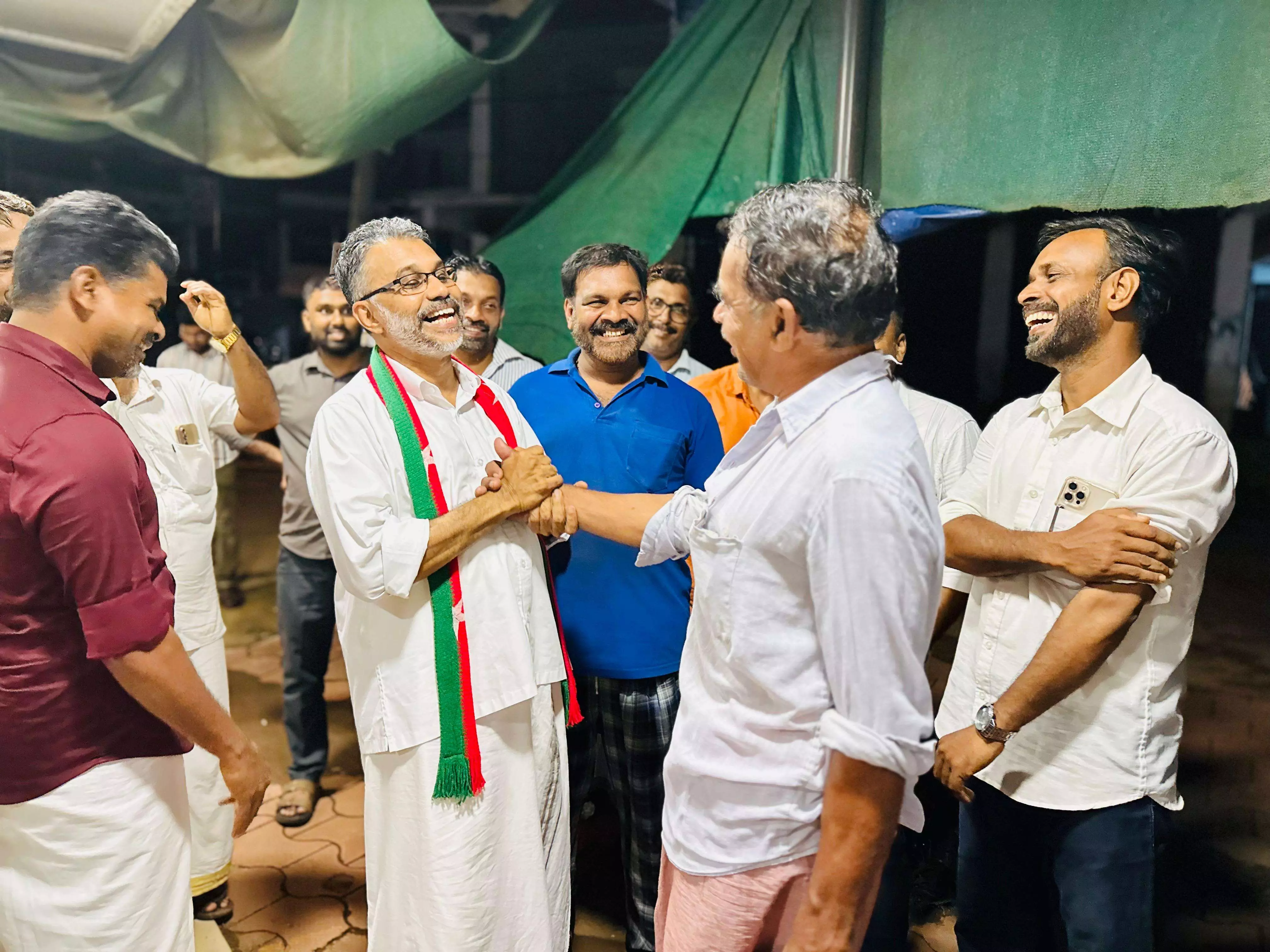 മഴ കനത്തതോടെ നിലമ്പൂര് ജനത ആശങ്കയില്: അഡ്വ. സാദിഖ് നടുത്തൊടി മഴ കനത്തതോടെ നിലമ്പൂര് ജനത ആശങ്കയില്: അഡ്വ. സാദിഖ് നടുത്തൊടി