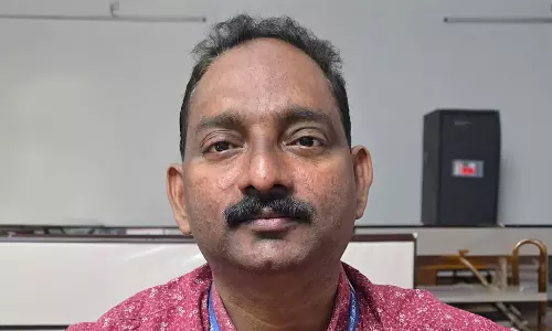 വിമാന അപകടത്തില്‍പെട്ട് മരിച്ച രഞ്ജിതയെ അധിക്ഷേപിച്ച് സമൂഹ മാധ്യമ കമന്റ്; വെള്ളരിക്കുണ്ട് ജൂനിയര്‍ സൂപ്രണ്ടിന് സസ്‌പെന്‍ഷന്‍