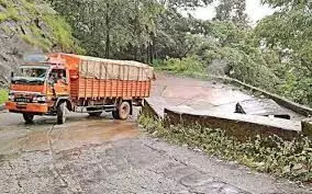 കനത്ത മഴയും മണ്ണിടിച്ചിലും; ഉഡുപ്പി ദേശീയാപാതയില്‍ ഭാരവാഹനങ്ങള്‍ക്ക് നിരോധനം