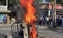 അസമിലെ ധുബ്രിയില് വര്ഗീയ സംഘര്ഷം; അക്രമികളെ കണ്ടാലുടന് വെടിവെയ്ക്കാന് ഉത്തരവിട്ട് മുഖ്യമന്ത്രി അസമിലെ ധുബ്രിയില് വര്ഗീയ സംഘര്ഷം; അക്രമികളെ കണ്ടാലുടന് വെടിവെയ്ക്കാന് ഉത്തരവിട്ട് മുഖ്യമന്ത്രി