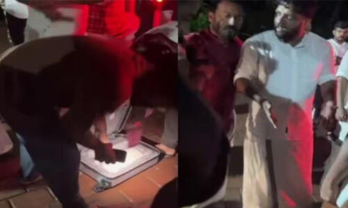 നിലമ്പൂരിലും പെട്ടി വിവാദം: ഷാഫി പറമ്പിലിന്റെയും രാഹുല്‍ മാങ്കൂട്ടത്തിലിന്റെയും വാഹനം പരിശോധിച്ചു