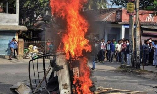 അസമിലെ ധുബ്രിയില്‍ വര്‍ഗീയ സംഘര്‍ഷം; അക്രമികളെ കണ്ടാലുടന്‍ വെടിവെയ്ക്കാന്‍ ഉത്തരവിട്ട് മുഖ്യമന്ത്രി