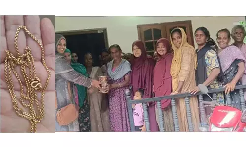 25 വര്‍ഷം മുമ്പ് നഷ്ടപ്പെട്ട സ്വര്‍ണ്ണമാല ആമിനക്ക് തിരികെ കിട്ടി; കണ്ടെത്തിയത് തൊഴിലുറപ്പ് തൊഴിലാളികള്‍