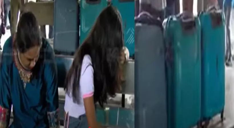 എറണാകുളം നോര്ത്ത് റെയില്വേ സ്റ്റേഷനില് കഞ്ചാവ് വേട്ട; രണ്ട് മുര്ഷിദാബാദ് സ്വദേശിനികള് അറസ്റ്റില് എറണാകുളം നോര്ത്ത് റെയില്വേ സ്റ്റേഷനില് കഞ്ചാവ് വേട്ട; രണ്ട് മുര്ഷിദാബാദ് സ്വദേശിനികള് അറസ്റ്റില്