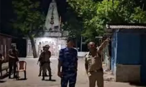 ക്ഷേത്രത്തിന് സമീപം പശുവിന്റെ തലവെട്ടിയിട്ടെന്ന്: അഞ്ച് മുസ്ലിംകളെ അറസ്റ്റ് ചെയ്തു ക്ഷേത്രത്തിന് സമീപം പശുവിന്റെ തലവെട്ടിയിട്ടെന്ന്: അഞ്ച് മുസ്ലിംകളെ അറസ്റ്റ് ചെയ്തു