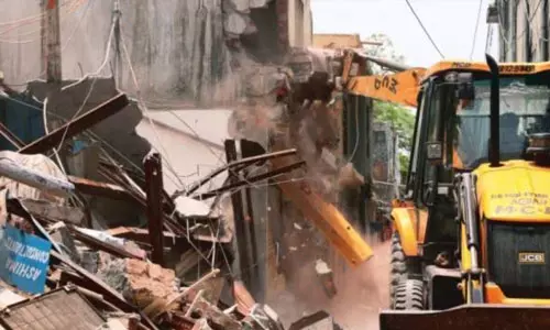 അസമിലെ ഗോല്‍പാരയില്‍ ബംഗാളി മുസ്‌ലിംകളുടെ 600 വീടുകള്‍ പൊളിക്കുന്നു(വീഡിയോ)