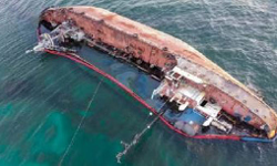 ഒമാന്‍ ഉള്‍ക്കടലില്‍ എണ്ണക്കപ്പലും മറ്റൊരു കപ്പലുമായി കൂട്ടിയിടിച്ച് അപകടം; 24 ജീവനക്കാരെ രക്ഷപ്പെടുത്തി