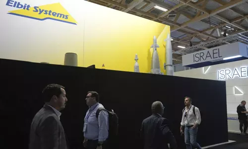 പാരിസ് എയര്‍ഷോയില്‍ ഇസ്രായേലിന്റെ പവലിയന്‍ കറുത്ത തുണിയിട്ട് മറച്ചു