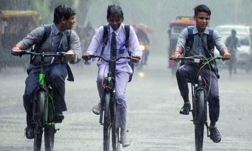 കനത്ത മഴ; വിവിധ ജില്ലകളിലെ വിദ്യഭ്യാസ സ്ഥാപനങ്ങള്‍ക്ക് നാളെ അവധി