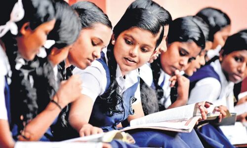 പ്ലസ് വണ്‍ ക്ലാസുകള്‍ ആരംഭിച്ചു