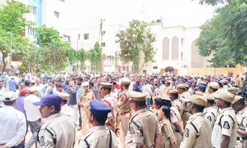 മസ്ജിദ് ഭൂമിയില്‍ അവകാശ വാദം; ഹൈദരാബാദില്‍ സംഘര്‍ഷം