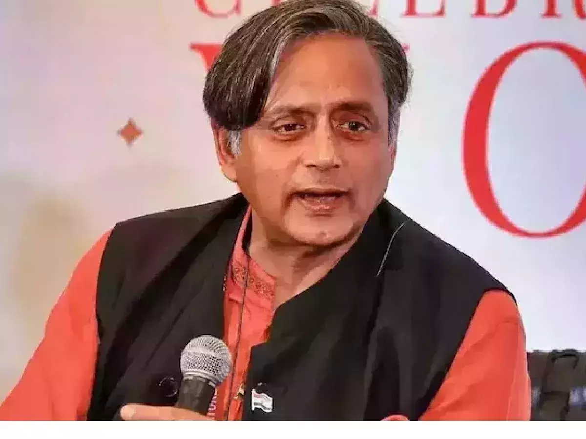 നിലമ്പൂര്‍ ഉപതിരഞ്ഞെടുപ്പ് പ്രചാരണത്തിന് ക്ഷണിക്കാത്തതില്‍ പരസ്യമായി അതൃപ്തി പ്രകടിപ്പിച്ച് ശശി തരൂര്‍