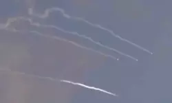 ഇസ്രായേലിലേക്ക് നൂറുകണക്കിന് മിസൈലുകളും ഡ്രോണുകളും അയച്ച് ഇറാന്; തെല് അവീവും ഹൈഫയും ലക്ഷ്യം. ഇസ്രായേലിലേക്ക് നൂറുകണക്കിന് മിസൈലുകളും ഡ്രോണുകളും അയച്ച് ഇറാന്; തെല് അവീവും ഹൈഫയും ലക്ഷ്യം.