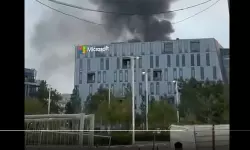 തെക്കന് ഇസ്രായേലില് ഇറാന്റെ മിസൈല് ആക്രമണം; മൈക്രോസോഫ്റ്റ് ഓഫിസും തകര്ന്നു(വീഡിയോ) തെക്കന് ഇസ്രായേലില് ഇറാന്റെ മിസൈല് ആക്രമണം; മൈക്രോസോഫ്റ്റ് ഓഫിസും തകര്ന്നു(വീഡിയോ)