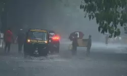 നാളെ മുതല് കാലവര്ഷം വീണ്ടും ശക്തമാകും; അഞ്ചു ദിവസം വ്യാപക മഴ നാളെ മുതല് കാലവര്ഷം വീണ്ടും ശക്തമാകും; അഞ്ചു ദിവസം വ്യാപക മഴ