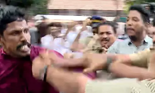 മന്ത്രി ശിവന്‍കുട്ടിക്ക് നേരെ കരിങ്കൊടി കാട്ടി യുവമോര്‍ച്ച; തടഞ്ഞ് എസ്എഫ്‌ഐ, കോഴിക്കോട് സംഘര്‍ഷം