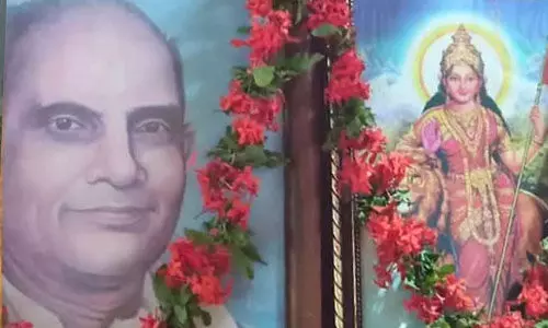 എന്എസ്എസ് പരിപാടിയില് ആര്എസ്എസ് ചിത്രം വയ്ക്കാന് ശ്രമം; ആര്എസ്എസ്സുകാരനെ ഇറക്കിവിട്ടു എന്എസ്എസ് പരിപാടിയില് ആര്എസ്എസ് ചിത്രം വയ്ക്കാന് ശ്രമം; ആര്എസ്എസ്സുകാരനെ ഇറക്കിവിട്ടു