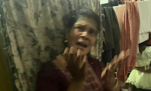 പരപ്പനങ്ങാടിയില് വീട്ടില് വ്യാജ മദ്യനിര്മാണം: വാഷും നാടന് ചാരായവും നിര്മ്മാണ സാമഗ്രികളും പിടികൂടി, വീട്ടമ്മ അറസ്റ്റില് പരപ്പനങ്ങാടിയില് വീട്ടില് വ്യാജ മദ്യനിര്മാണം: വാഷും നാടന് ചാരായവും നിര്മ്മാണ സാമഗ്രികളും പിടികൂടി, വീട്ടമ്മ അറസ്റ്റില്