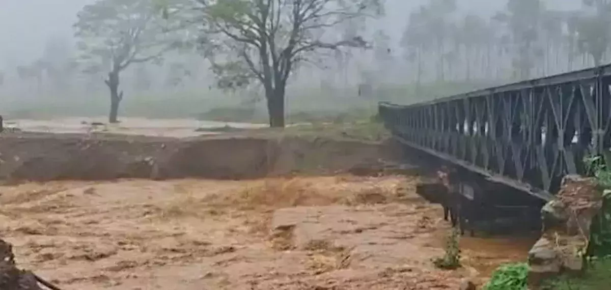 മുണ്ടക്കൈയില് ശക്തമായ മലവെള്ളപ്പാച്ചില്; അട്ടമല റോഡ് മുങ്ങി, പുഴയില് ജലനിരപ്പുയര്ന്നു മുണ്ടക്കൈയില് ശക്തമായ മലവെള്ളപ്പാച്ചില്; അട്ടമല റോഡ് മുങ്ങി, പുഴയില് ജലനിരപ്പുയര്ന്നു