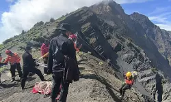 ട്രക്കിങിനിടെ അഗ്‌നിപര്‍വ്വതത്തിനുള്ളിലേക്ക് കാല്‍ വഴുതി വീണ് ബ്രസീല്‍ സ്വദേശിനി മരിച്ചു