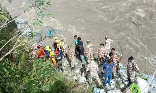 ഉത്തരാഖണ്ഡിലെ ബസ് അപകടം; എങ്ങുമെത്താതെ കാണാതായവര്ക്കു വേണ്ടിയുള്ള തിരച്ചില് ഉത്തരാഖണ്ഡിലെ ബസ് അപകടം; എങ്ങുമെത്താതെ കാണാതായവര്ക്കു വേണ്ടിയുള്ള തിരച്ചില്