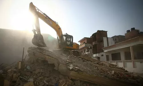 സംഭലില്‍ ഒരു ദര്‍ഗ കൂടി പൊളിച്ചു