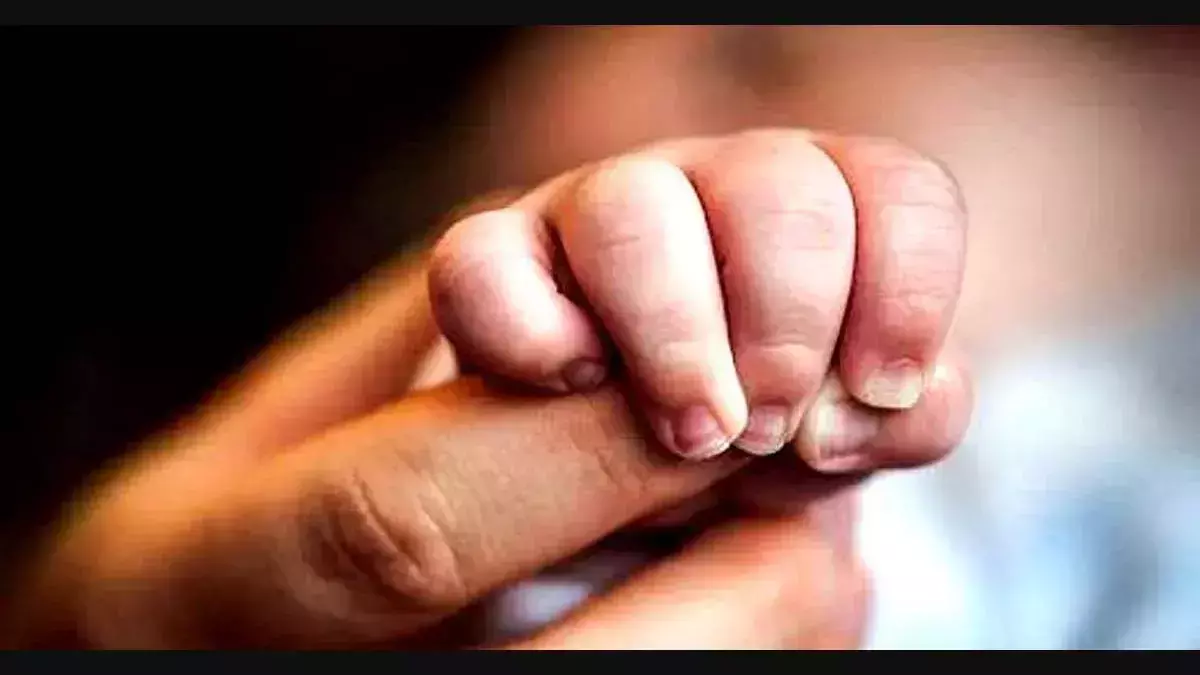 തൃശൂരില്‍ രണ്ട് നവജാതശിശുക്കളെ കുഴിച്ചുമൂടി; അസ്ഥിക്കഷണങ്ങളുമായി യുവാവും യുവതിയും  പോലിസ് കസ്റ്റഡിയില്‍