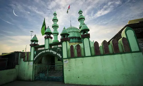 ദര്ഗയില് ആരതി ഉഴിയല്; ന്യൂനപക്ഷ കമ്മീഷന് വിശദീകരണം തേടി ദര്ഗയില് ആരതി ഉഴിയല്; ന്യൂനപക്ഷ കമ്മീഷന് വിശദീകരണം തേടി