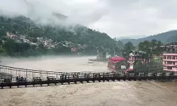 ഹിമാചല്‍ പ്രദേശിലും ഉത്തരാഖണ്ഡിലും മഴക്കെടുതി രൂക്ഷം; റെഡ് അലേര്‍ട്ട്