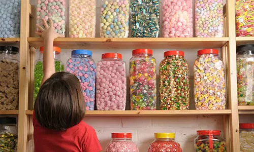 ചോക്ലേറ്റ് വാങ്ങാന്‍ പണം ചോദിച്ച നാലുവയസുകാരിയെ കൊന്ന് പിതാവ്